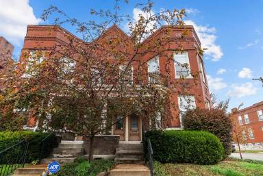 Main picture of 3901 Botanical Ave