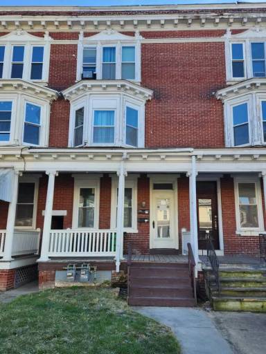 Main picture of 902 W King St