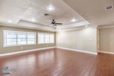 Main picture of 4909 Don Juan St
