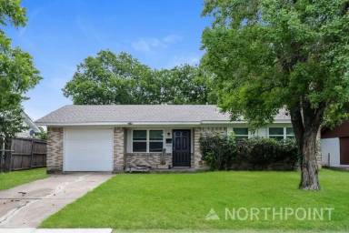 Main picture of 1336 E Park Dr