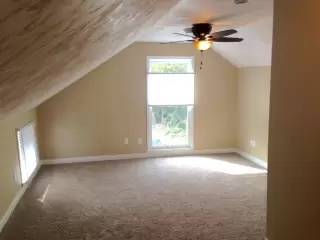 Main picture of 121 Elm St
