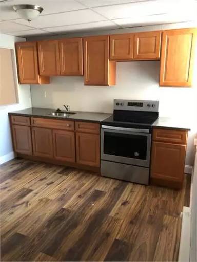 Main picture of 2154 E Monmouth St