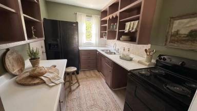 Main picture of 208 W Ercoupe Dr
