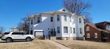 Main picture of 402 Center Ave