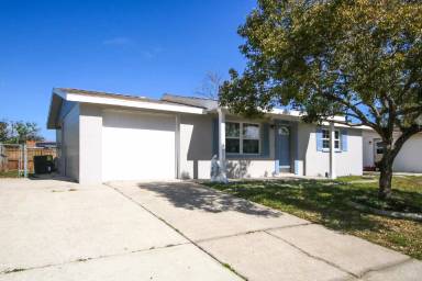 Main picture of 7825 Treasure Pointe Dr