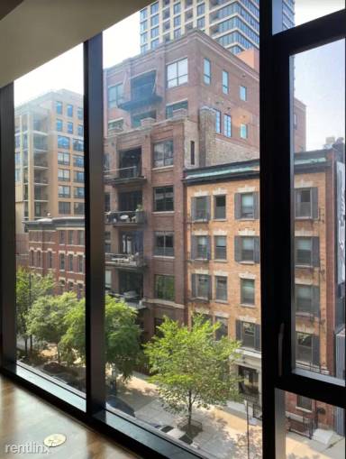 Main picture of 640 N La Salle Dr
