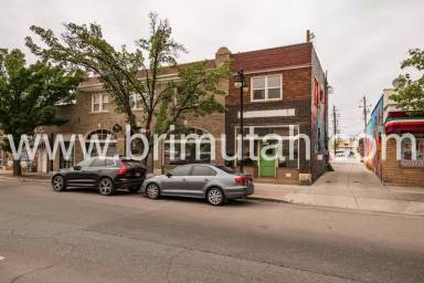 Main picture of 684 Center St