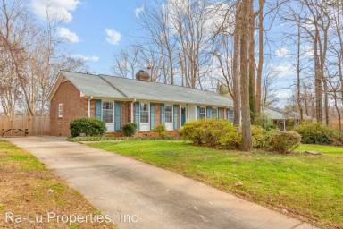 Main picture of 1410 Knightwood Dr