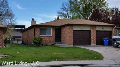 Main picture of 408 E 22nd Pl