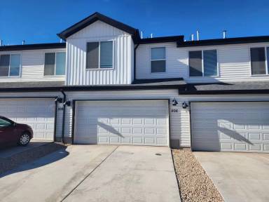 Main picture of 506 S May Dr