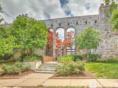 Main picture of 5015 Walnut St