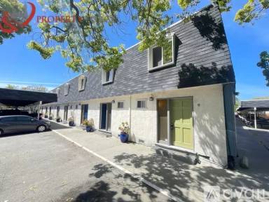 Main picture of 946 Tamarack Ln