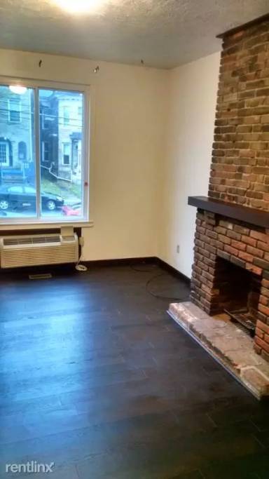 Main picture of 5527 Howe St