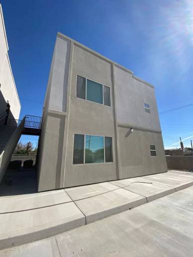 Main picture of 2540 W 5th St