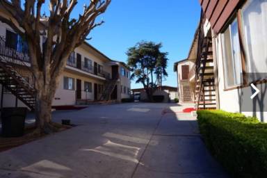 Main picture of 11833-37 S Figueroa St