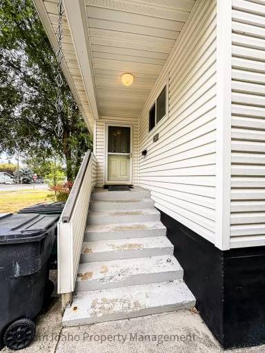 Main picture of 1123 E 6th St