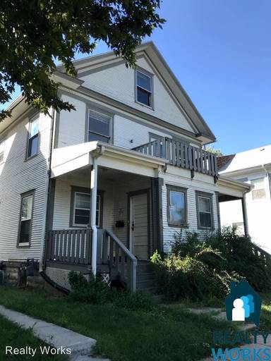 Main picture of 925 Goodhue Blvd