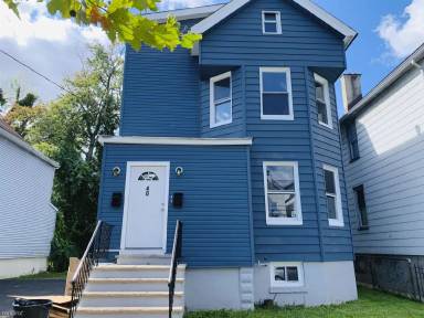 Main picture of 40 Lawrence St