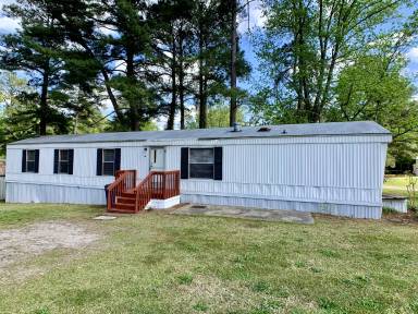 Main picture of 14 Country Ln