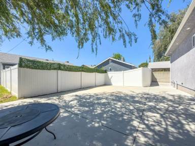 Main picture of 15449 Septo St