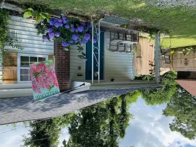 Main picture of 124 E Victoria Rd