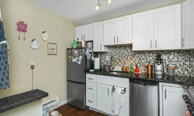 Main picture of 1037 Crease St