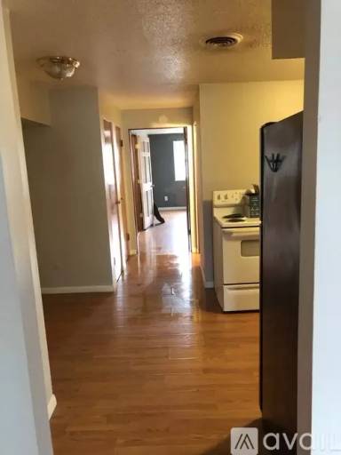 Main picture of 1052 W Main St