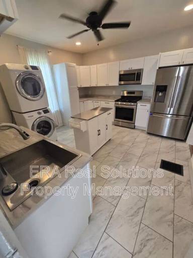 Main picture of 121 Chicago Ave