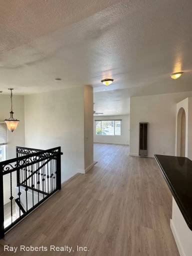 Main picture of 1105 Alamitos Ave