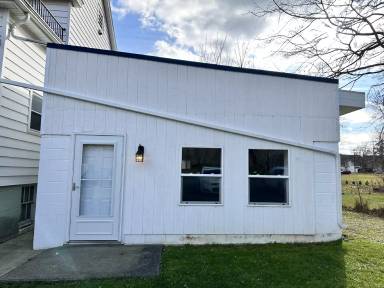 Main picture of 12 Clinton St