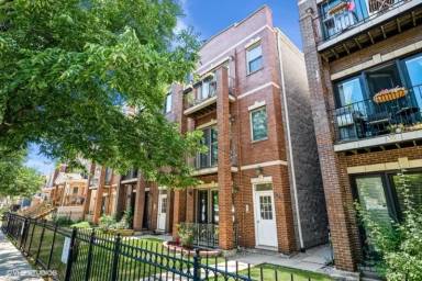 Main picture of 3440 N Narragansett Ave