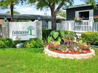 Main picture of Lakewood Manufactured Home Community