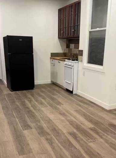 Main picture of 8 Eaton Pl