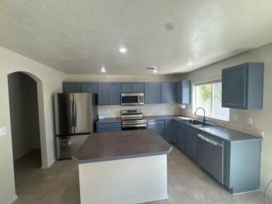 Main picture of 3130 N Fairglen Ave