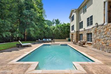 Main picture of 549 Purchase St