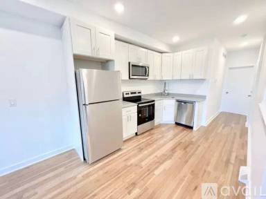 Main picture of 2153 N Franklin St