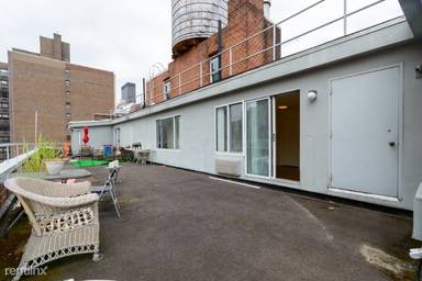 Main picture of 220 E 24th St