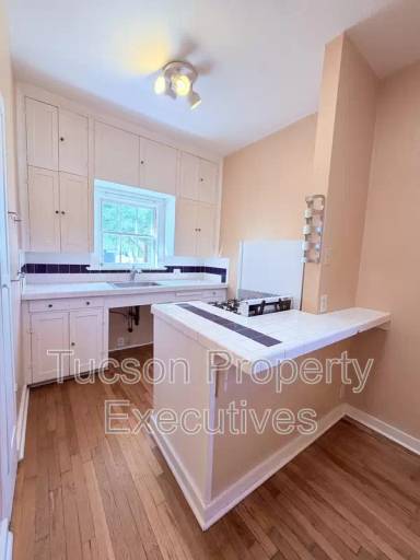 Main picture of 1226 N Olsen Ave
