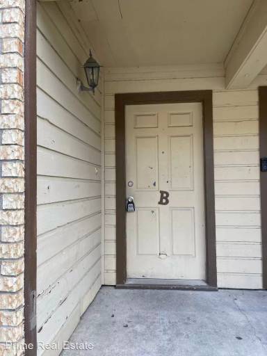 Main picture of 2410 Capitan Dr