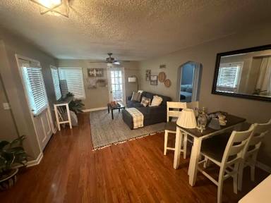 Main picture of 5528 Glenwood St
