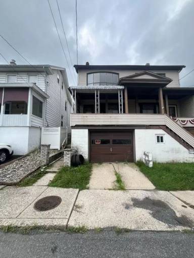 Main picture of 63 W Railroad St
