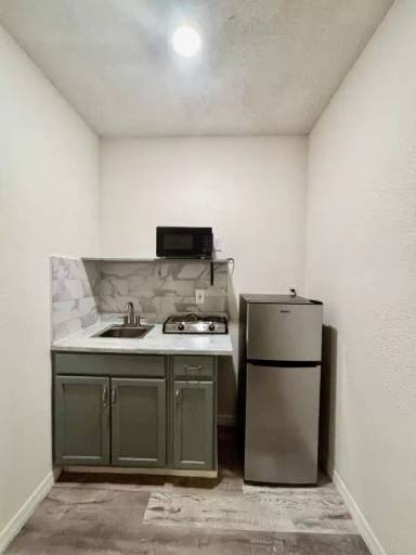 Main picture of 8130 Rolling Log Dr