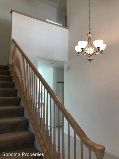 Main picture of 635 1st St W