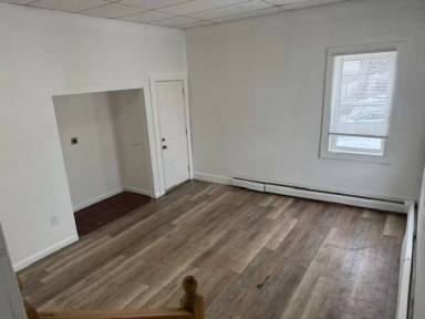 Main picture of 492-494 Wilson St