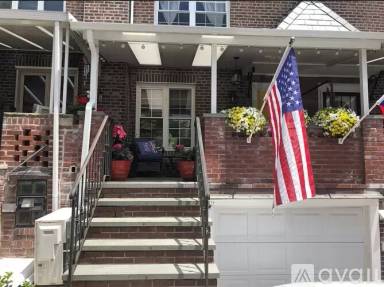 Main picture of 58 39 79 St