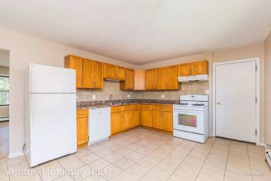 Main picture of 813 E Marquette Rd