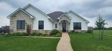 Main picture of 124 Waterview Ln