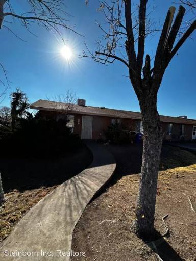 Main picture of 447 Yale Dr