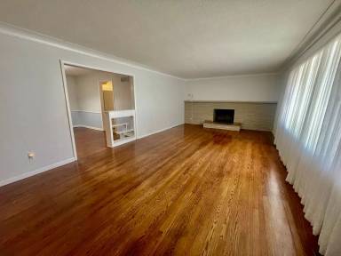 Main picture of 1805 S Valleyroad Ave