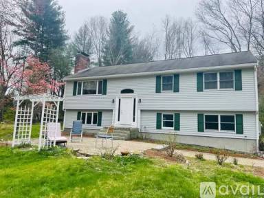 Main picture of 3 Cedar Ln